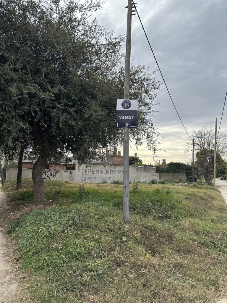 Terreno en calle Lucio V. Rossi